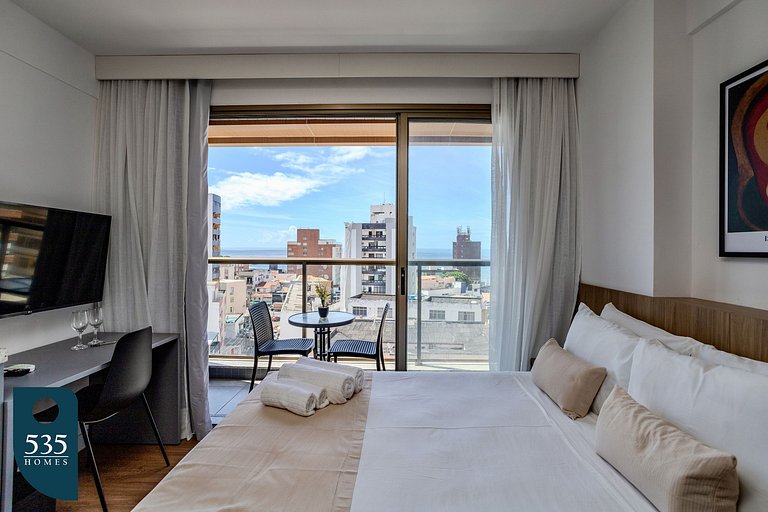 Stay in a Studio in Barra Near the Shopping Mall