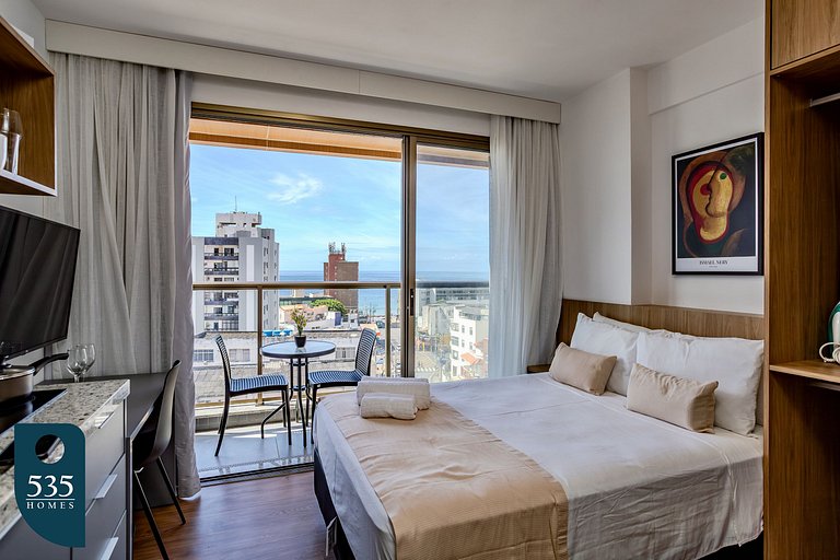 Wake up in Studio in Barra near the mall