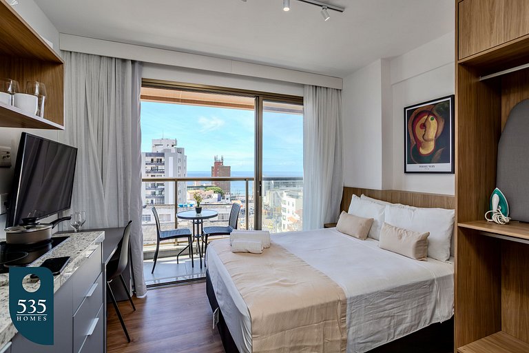 Wake up in Studio in Barra near the mall