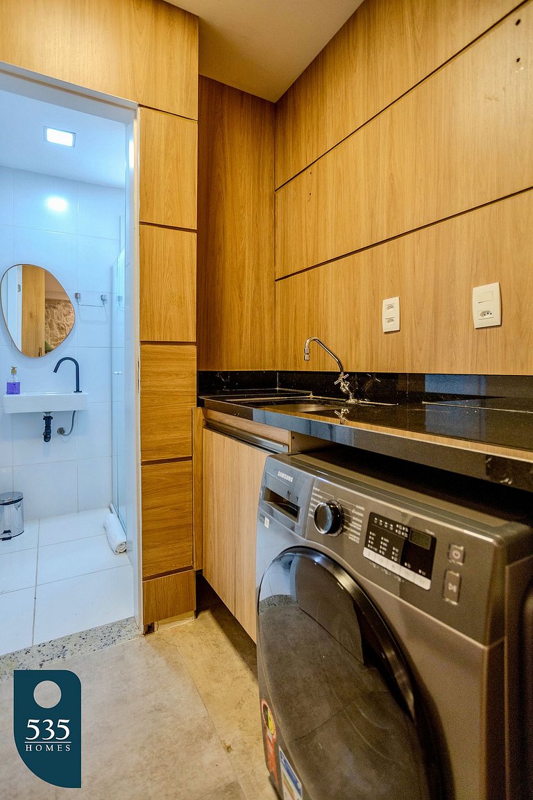 Desfrute de piscina privativa e vista mar completa