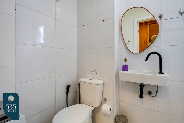 Desfrute de piscina privativa e vista mar completa