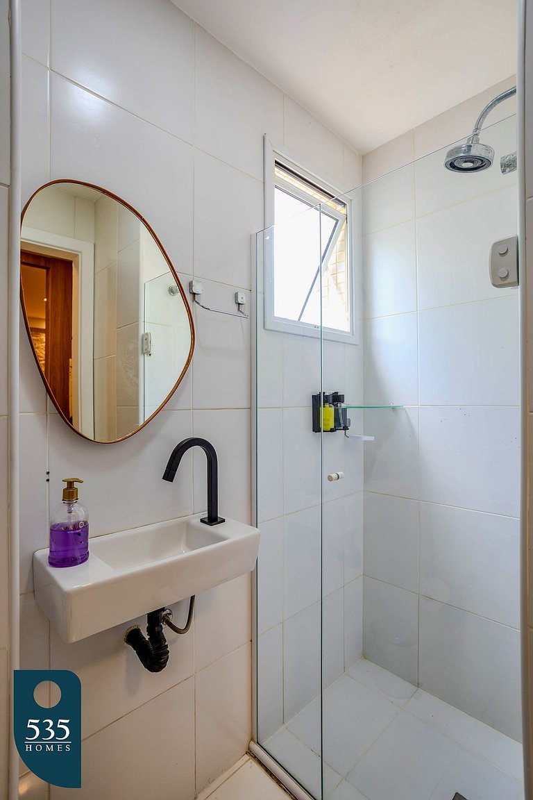 Desfrute de piscina privativa e vista mar completa