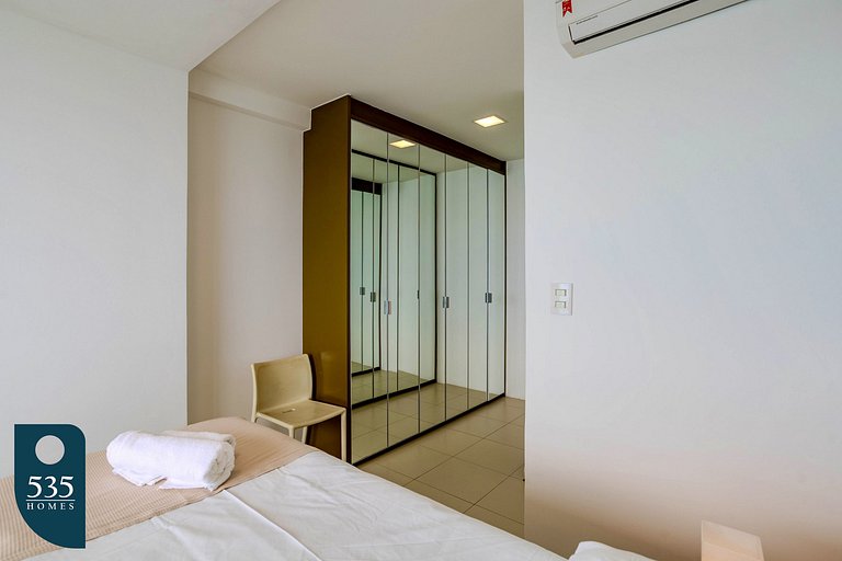 Desfrute de piscina privativa e vista mar completa