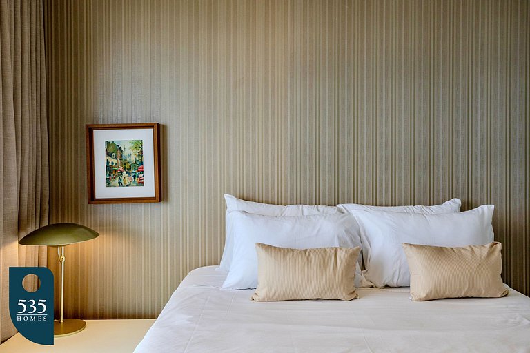 Desfrute de piscina privativa e vista mar completa