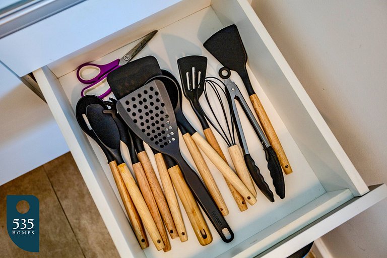 Desfrute de piscina privativa e vista mar completa