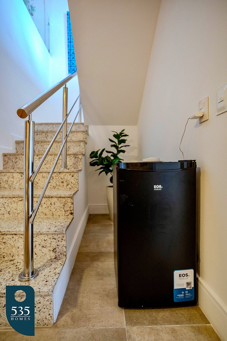 Desfrute de piscina privativa e vista mar completa