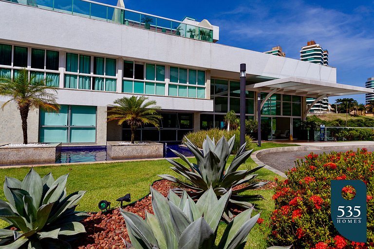 Desfrute de piscina privativa e vista mar completa