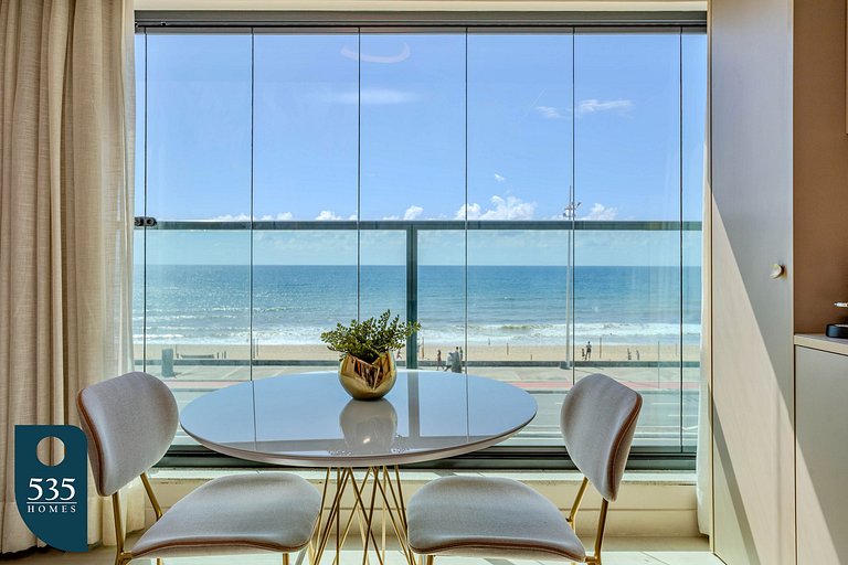 Wake up in Armação with a wide ocean view