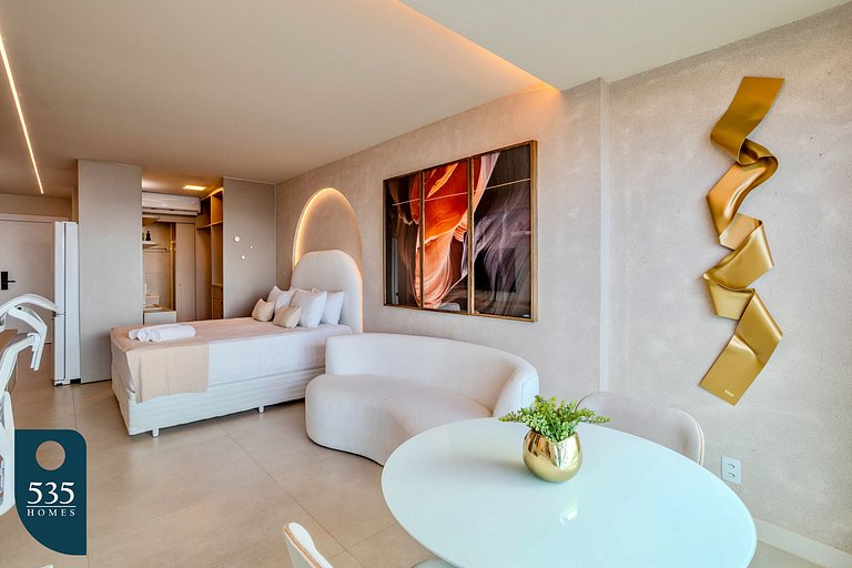 Wake up in Armação with a wide ocean view