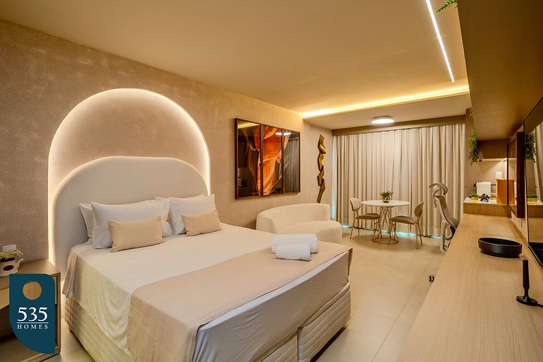 Wake up in Armação with a wide ocean view