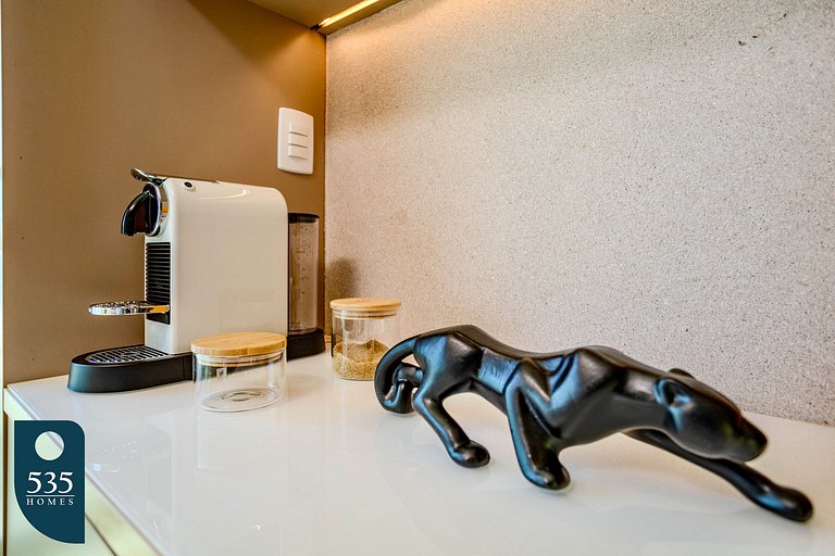 Wake up in Armação with a wide ocean view