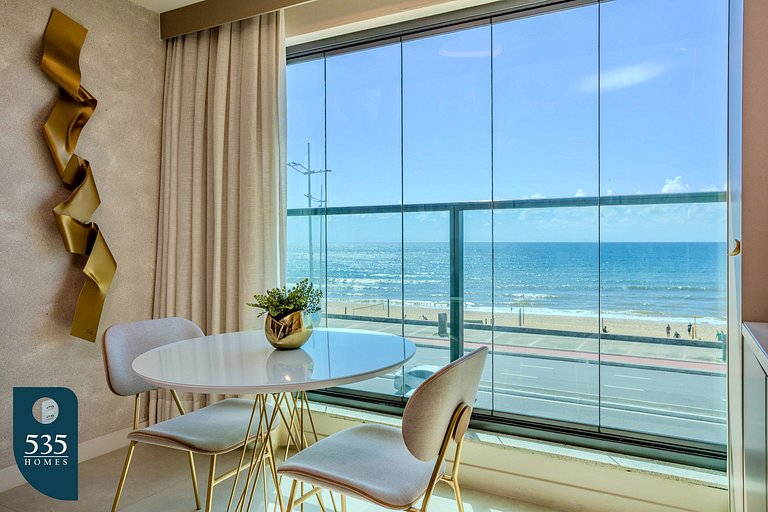 Wake up in Armação with a wide ocean view