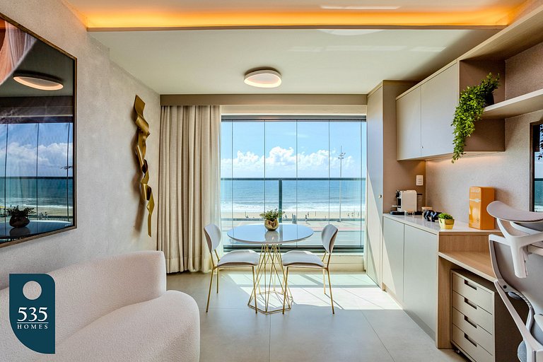 Wake up in Armação with a wide ocean view