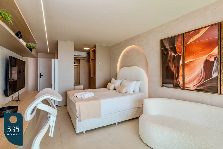 Wake up in Armação with a wide ocean view