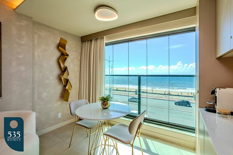 Wake up in Armação with a wide ocean view