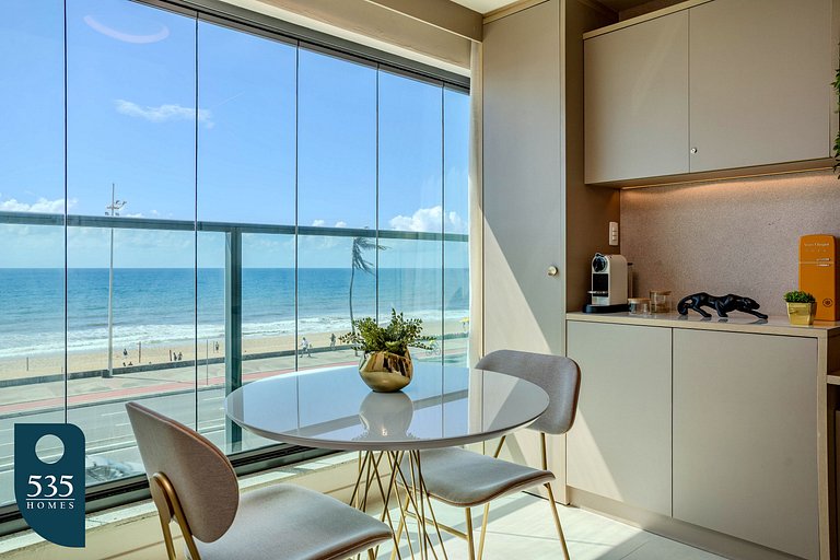 Wake up in Armação with a wide ocean view