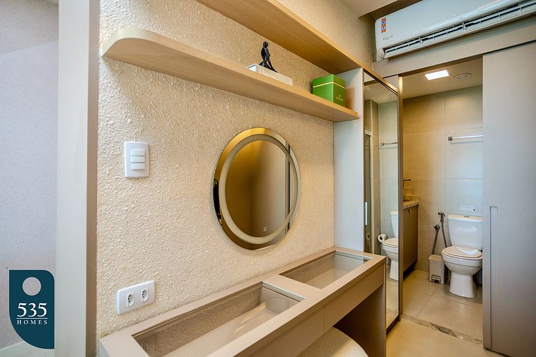 Wake up in Armação with a wide ocean view