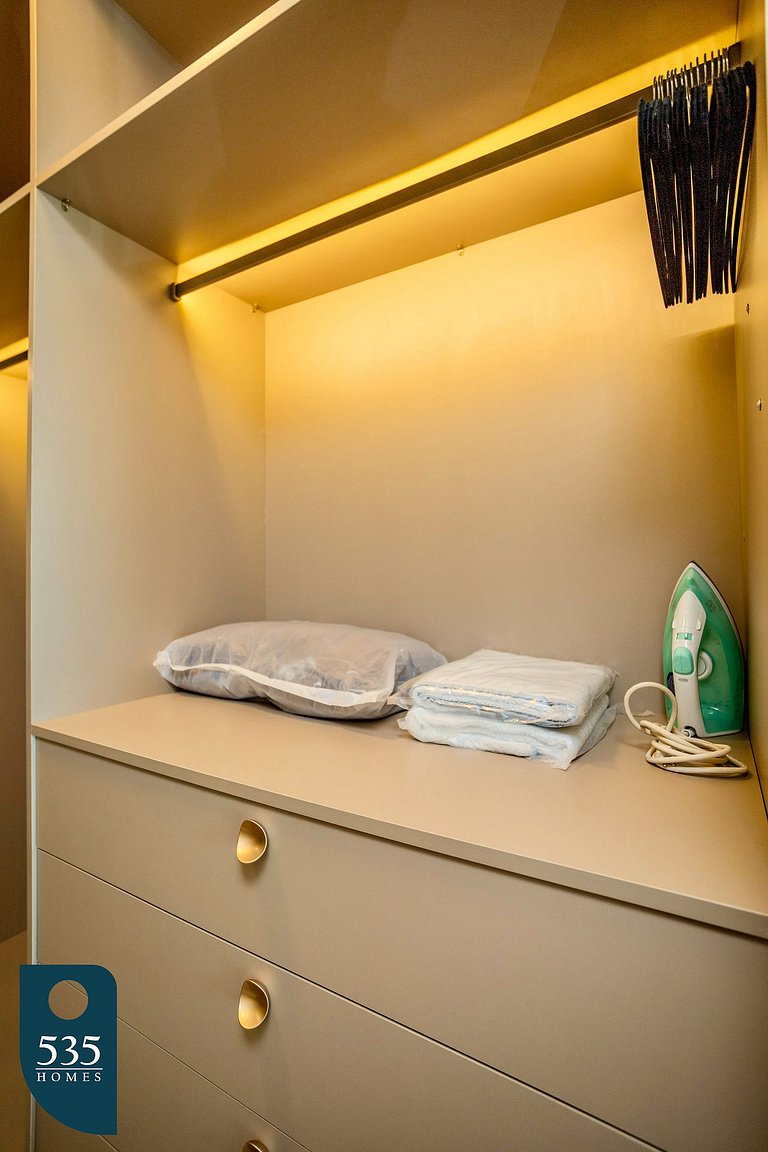 Acorde na Armação com vista ampla para o oceano