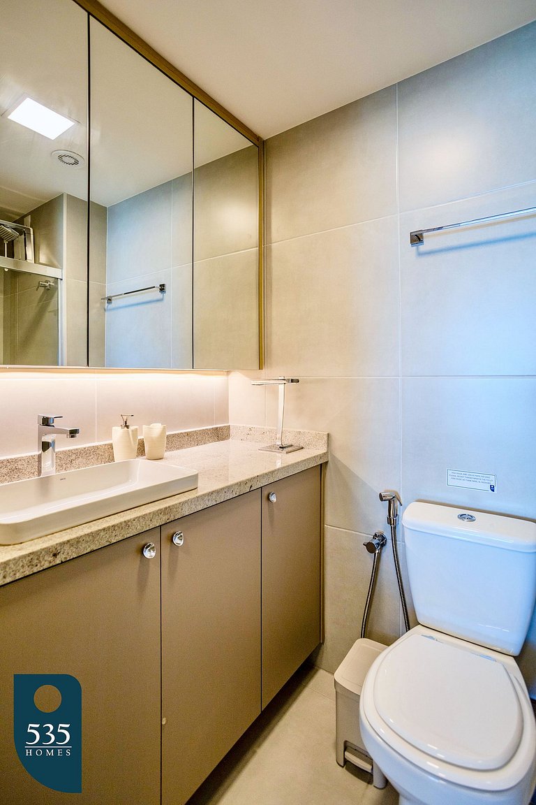 Wake up in Armação with a wide ocean view