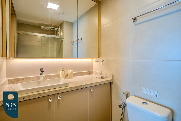 Wake up in Armação with a wide ocean view