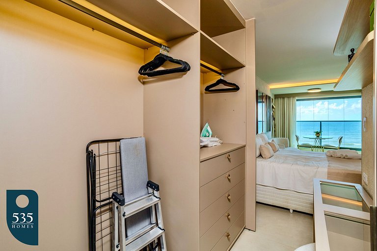 Wake up in Armação with a wide ocean view