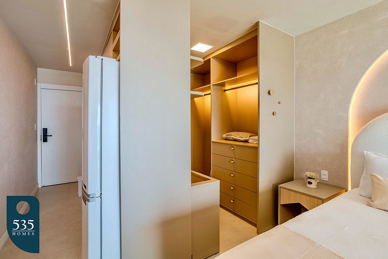 Wake up in Armação with a wide ocean view