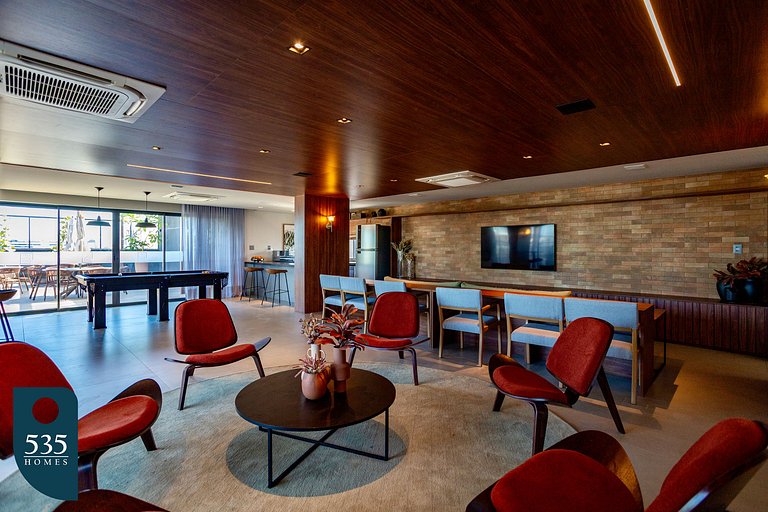 Wake up in Armação with a wide ocean view