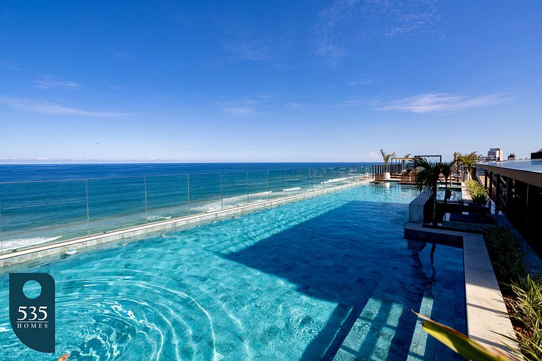 Wake up in Armação with a wide ocean view