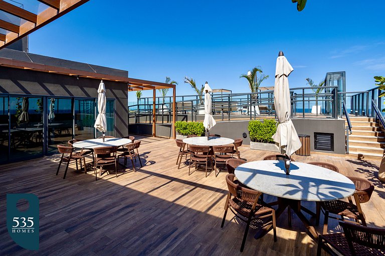 Wake up in Armação with a wide ocean view