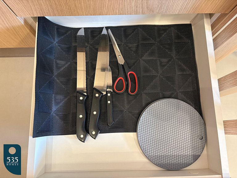 Aproveite a vista mar do 11º andar a 200m da praia