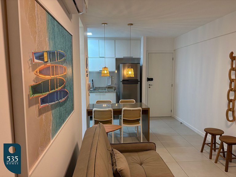 Stay in the heart of Barra, 300m from the beach