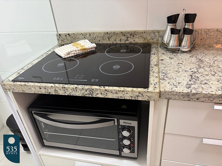 Fique no coração da Barra a 300m da Praia