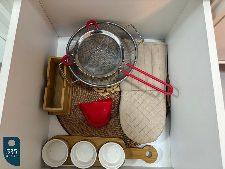 Stay in the heart of Barra, 300m from the beach