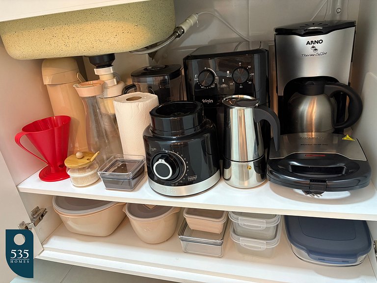 Stay in the heart of Barra, 300m from the beach