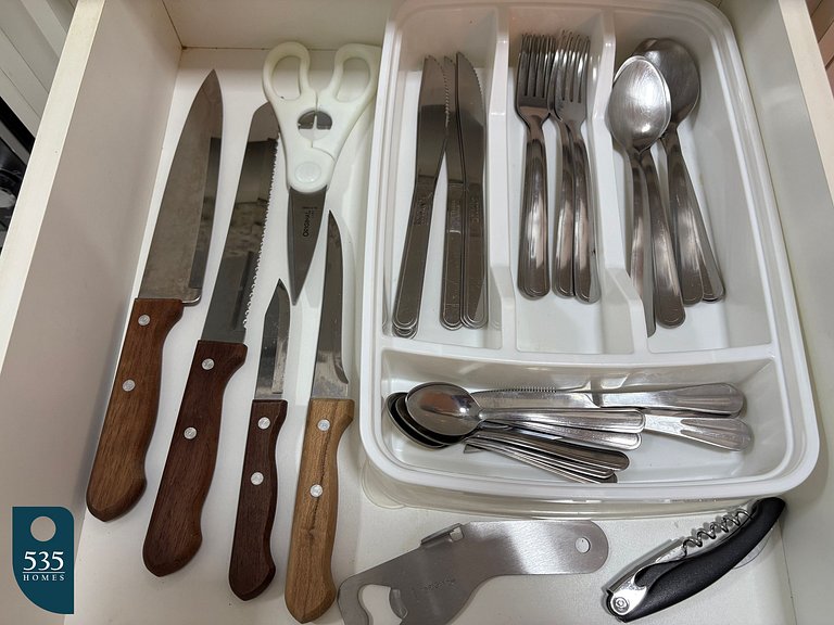 Fique no coração da Barra a 300m da Praia