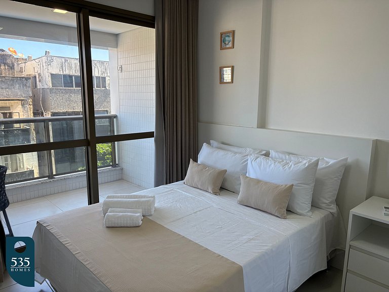 Stay in the heart of Barra, 300m from the beach