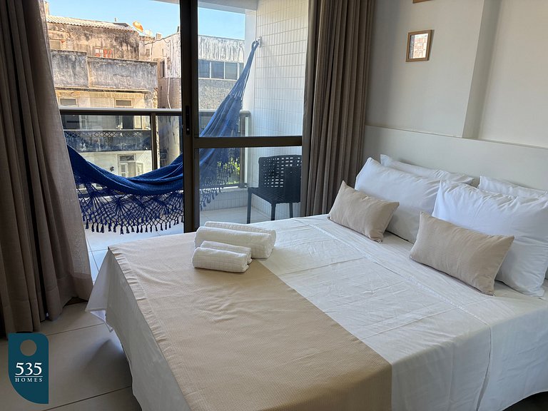 Stay in the heart of Barra, 300m from the beach