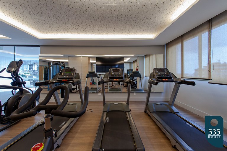 Stay in the heart of Barra, 300m from the beach