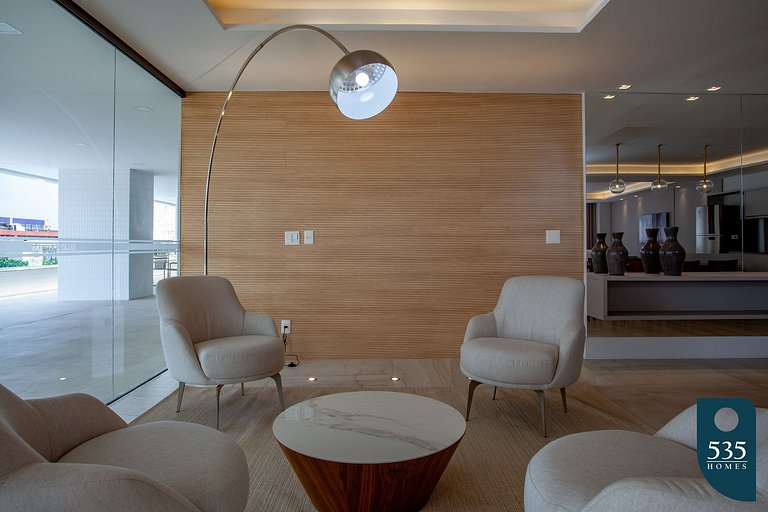 Stay in the heart of Barra, 300m from the beach