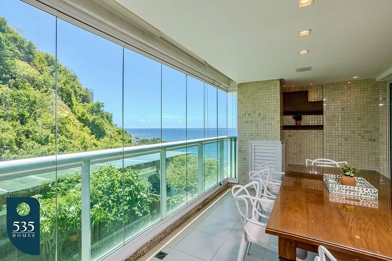 Stay in Ondina with direct beach access