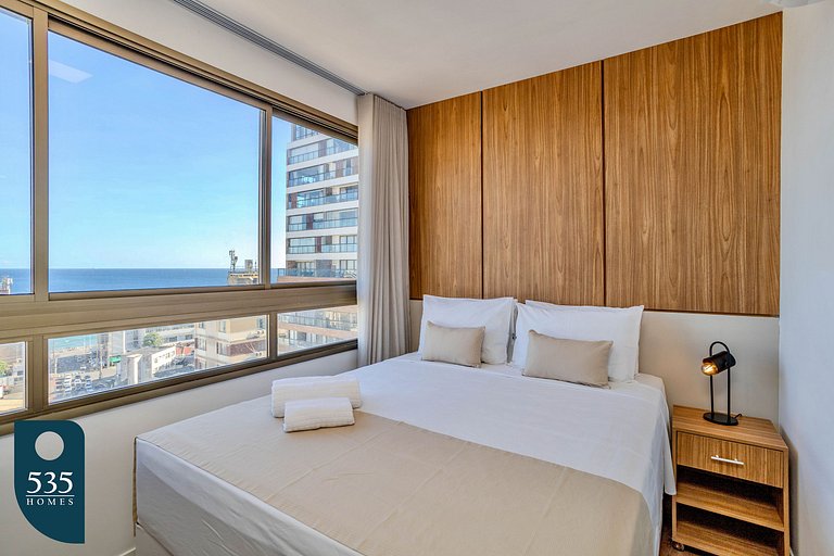 2 Suites em andar alto na Barra com vista mar