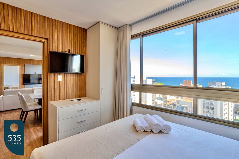 2 Suites em andar alto na Barra com vista mar