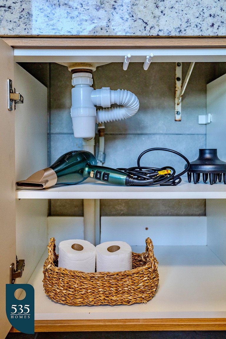 2 Suites em andar alto na Barra com vista mar