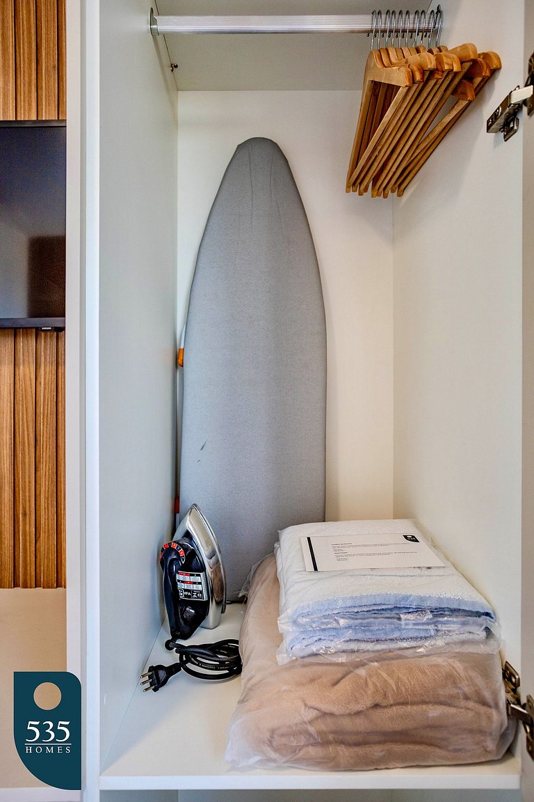 2 Suites em andar alto na Barra com vista mar