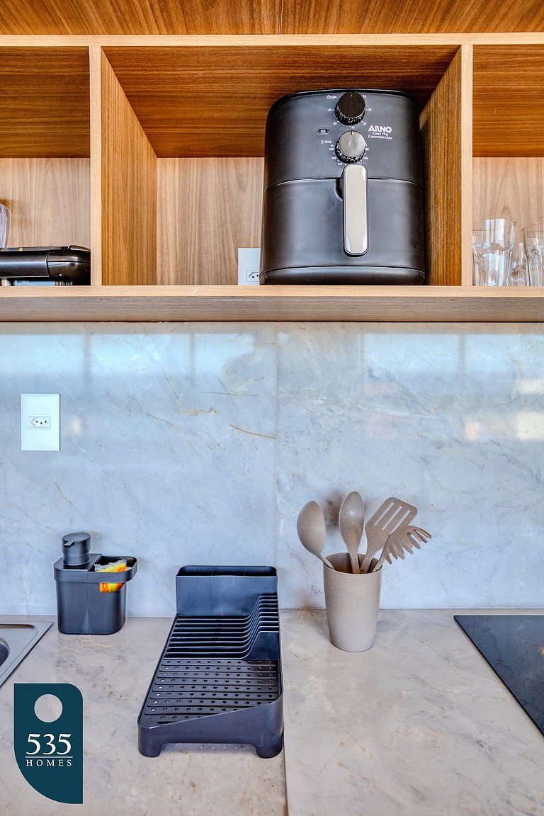 2 Suites em andar alto na Barra com vista mar