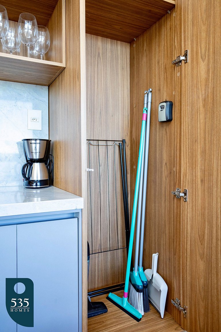 2 Suites em andar alto na Barra com vista mar