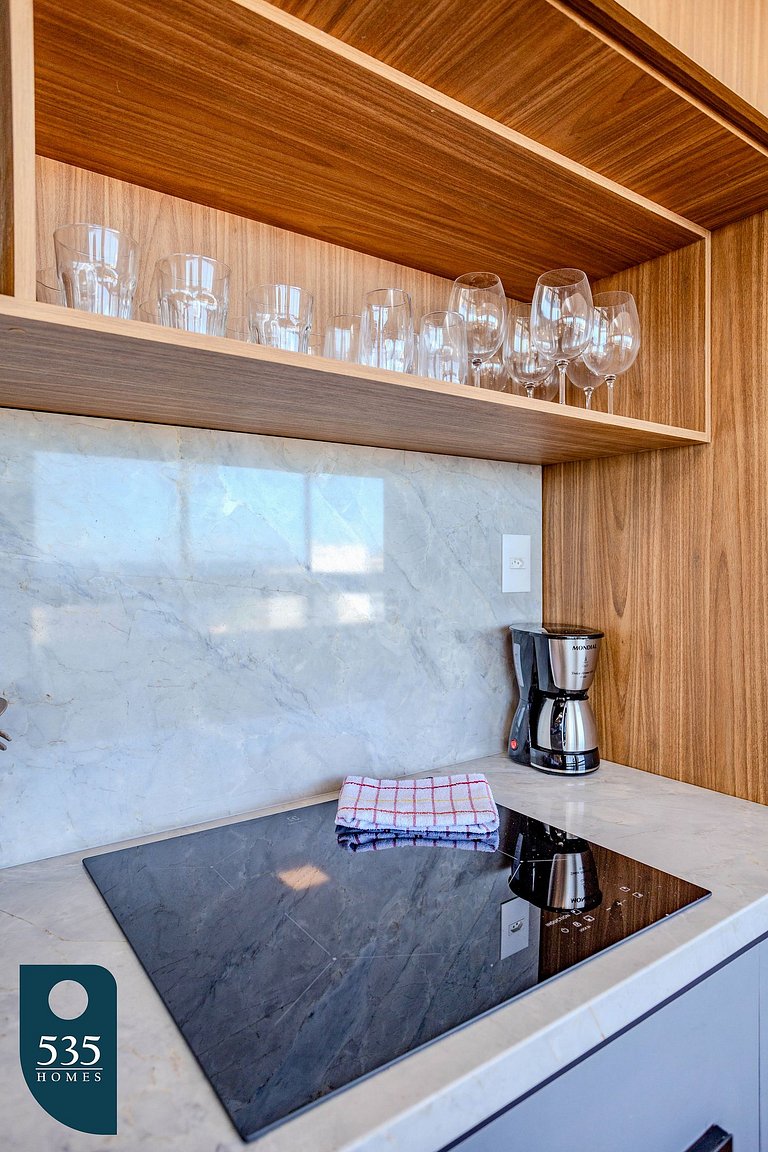 2 Suites em andar alto na Barra com vista mar