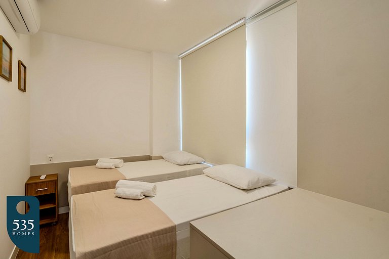 2 Suites em andar alto na Barra com vista mar