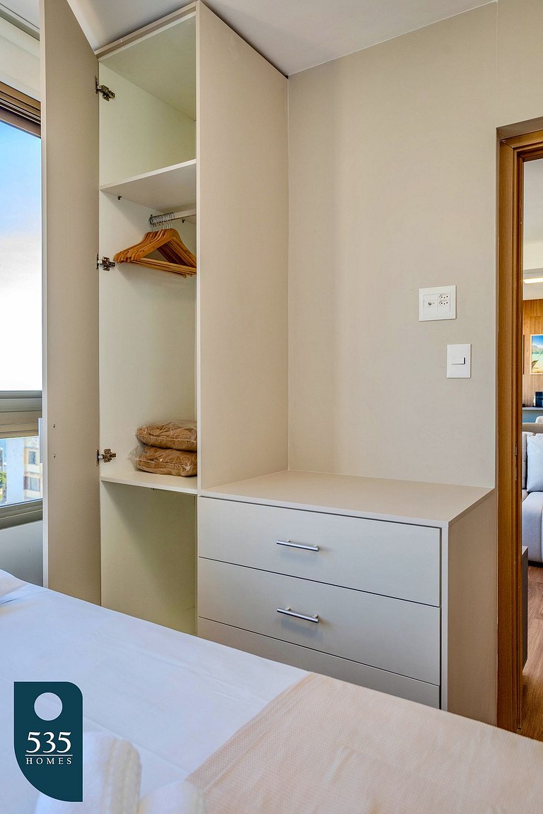 2 suites on a high floor in Barra with ocean view