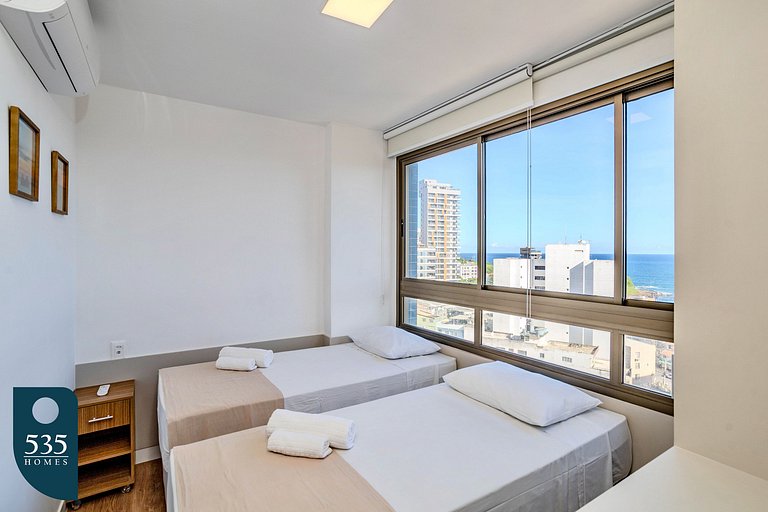 2 Suites em andar alto na Barra com vista mar